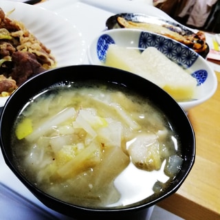 白菜と豚の海鮮ウェイパースープ